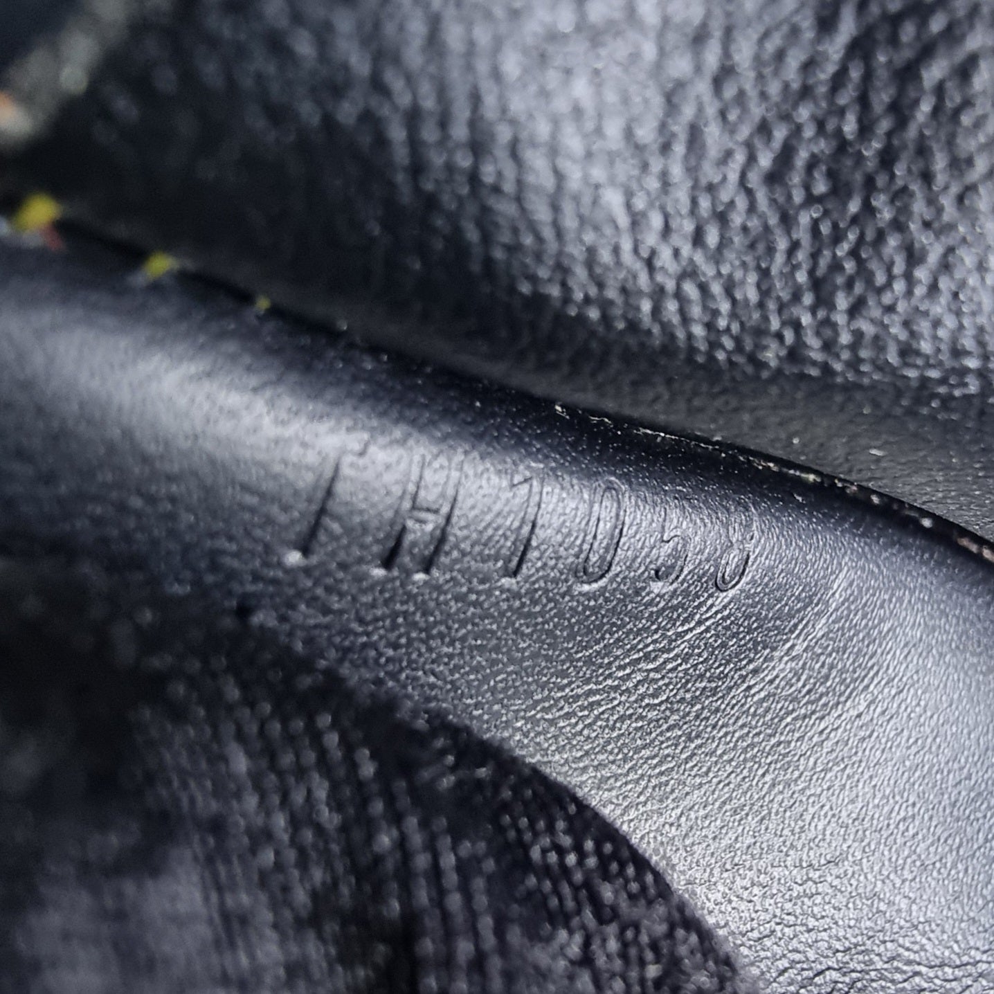Louis Vuitton Suhali Le Favori Leather Wallet Ghw (Black)