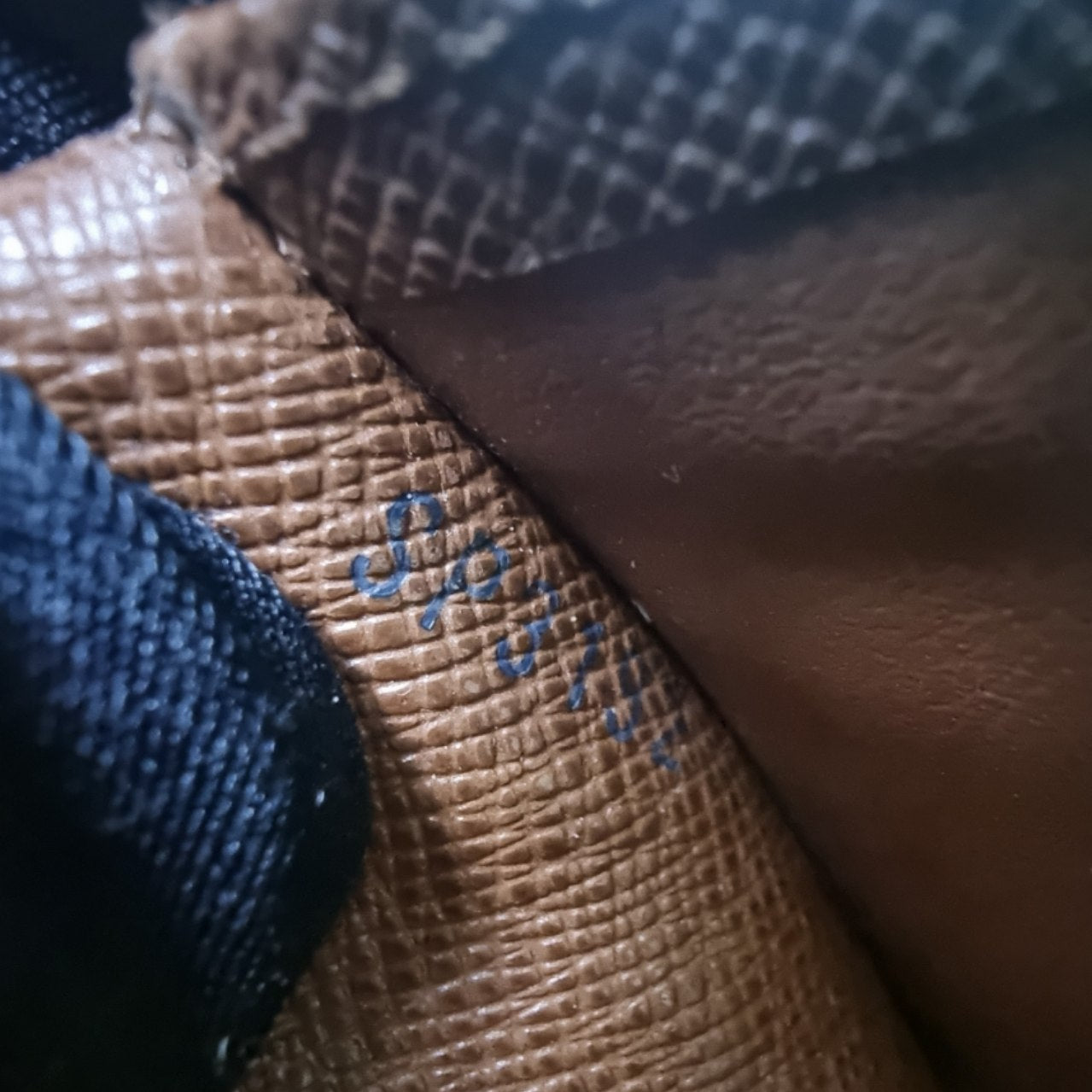 Louis Vuitton Sarah Wallet Monogram Ghw