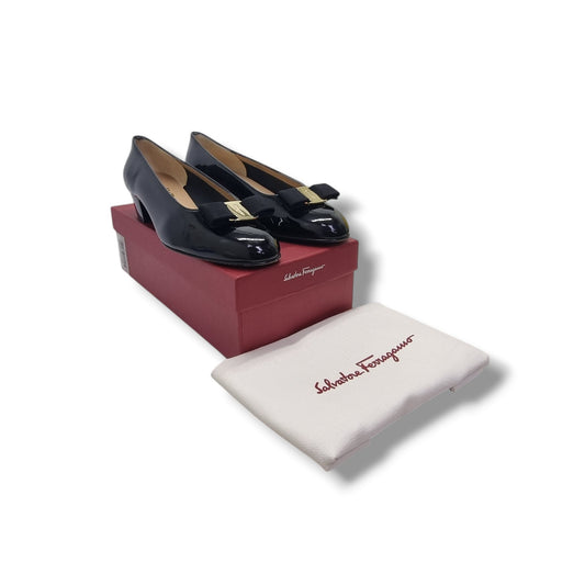 Salvatore Ferragamo Vara Bow Pump Patent Leather Ghw (Black)