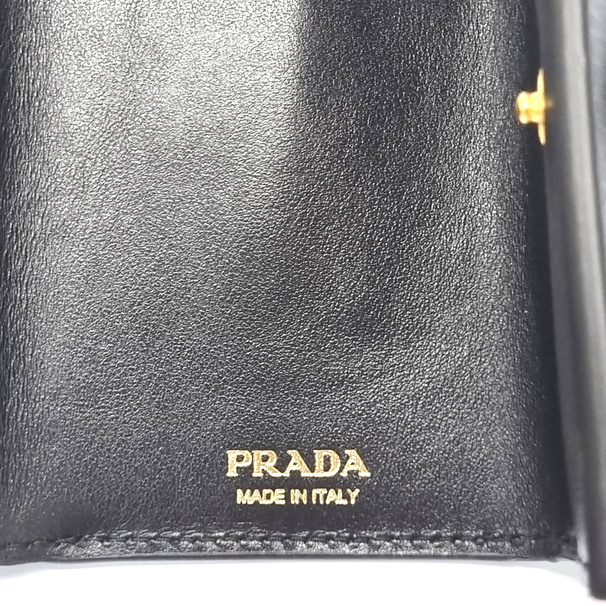 Prada 1MH021 Trifold Front Pocket Vitello Move Wallet Ghw (Black)