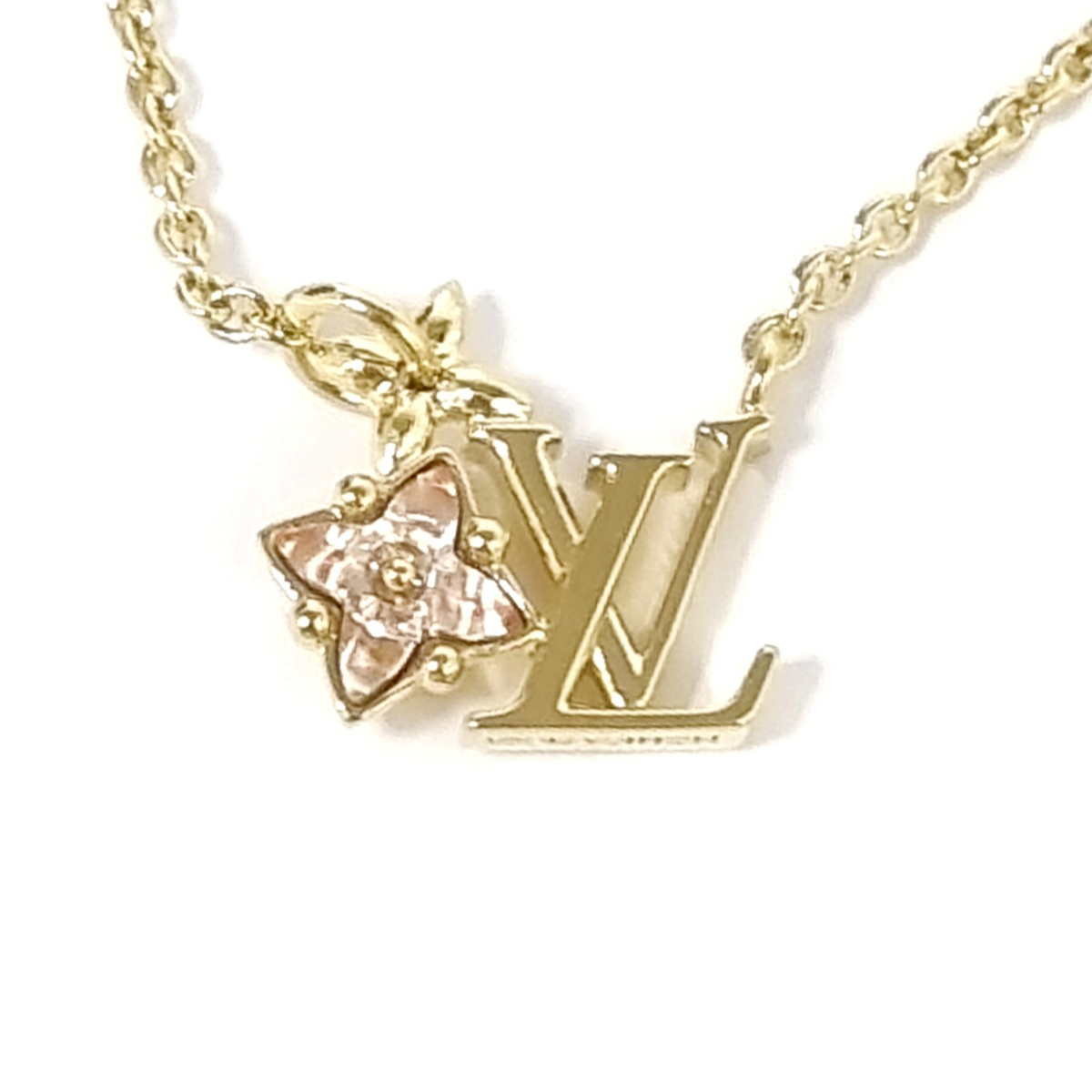 Louis Vuitton® Loulougram Necklace Golden. Size