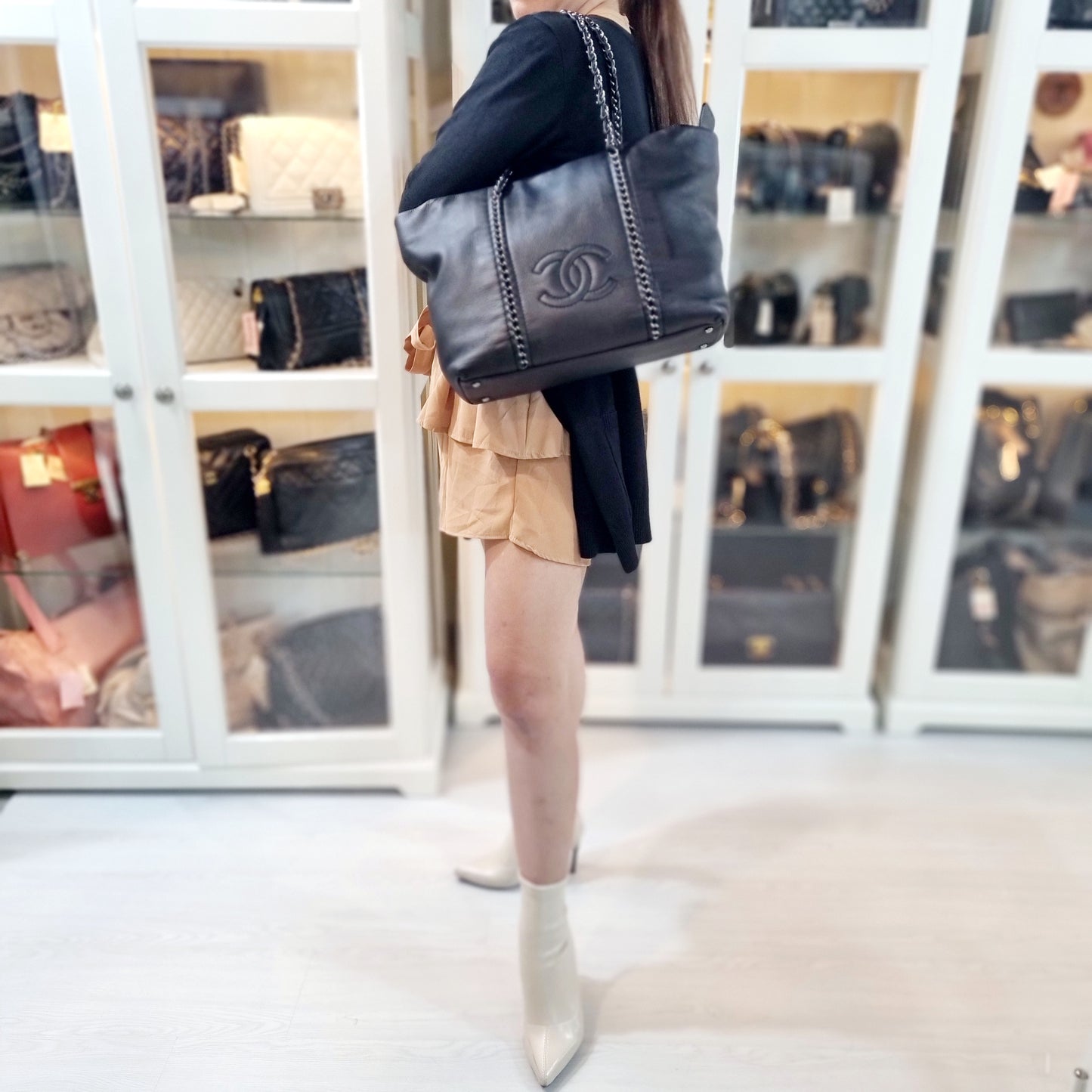 Chanel Luxe Ligne Leather Shoulder Bag Shw (Black)