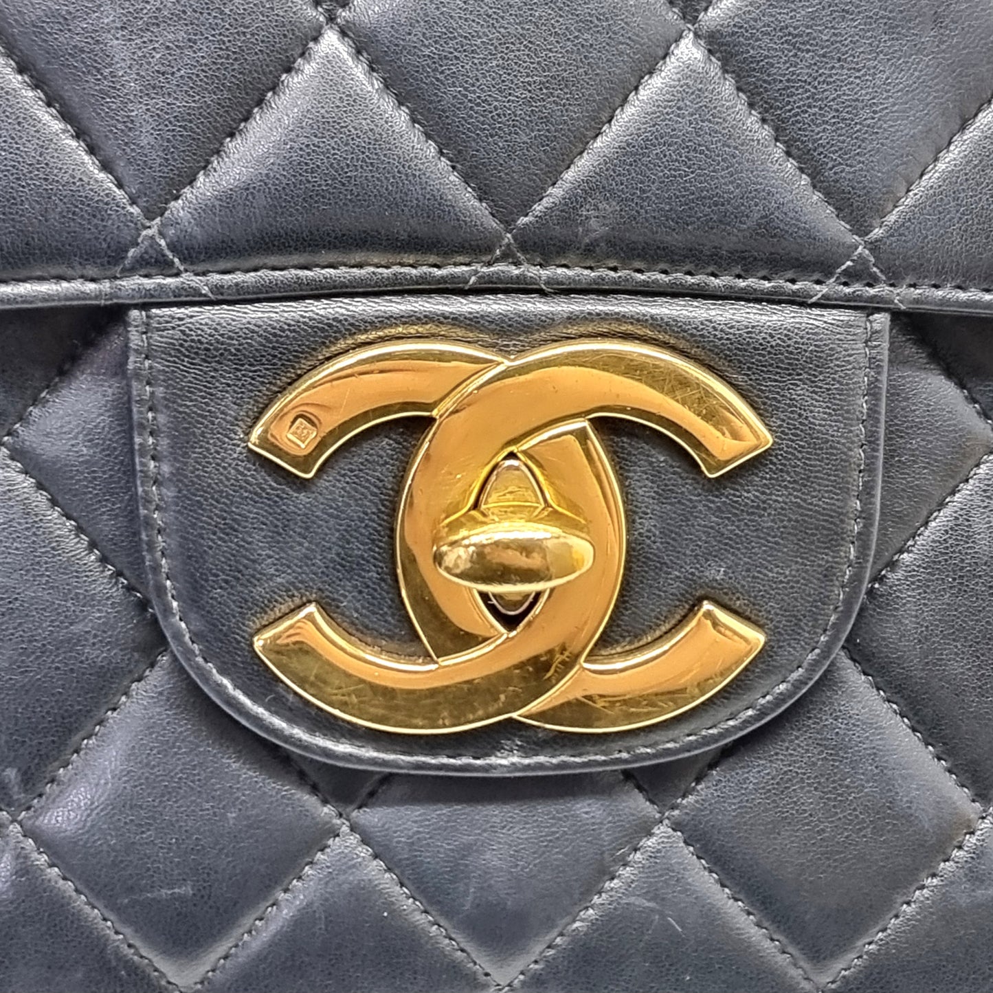 Chanel Vintage Jumbo Flap Lambskin Ghw (Black)