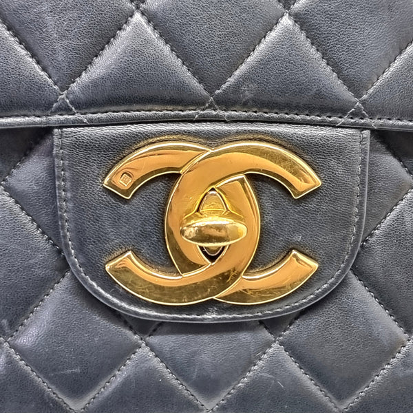 Chanel Vintage Jumbo Flap Lambskin Ghw (Black)