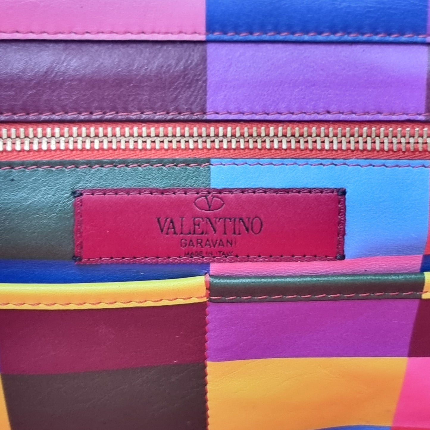 Valentino Garavani Rockstud Rainbow Printed Leather Tote Shw (Rainbow)