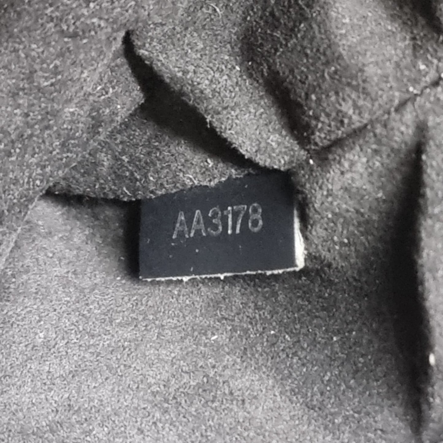 Louis Vuitton Neo Noe MM Epi Shw (Black)