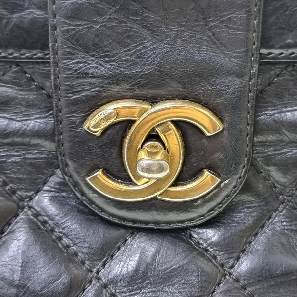 Chanel Seasonal Shoulder Bag Lambskin Ghw (Black)