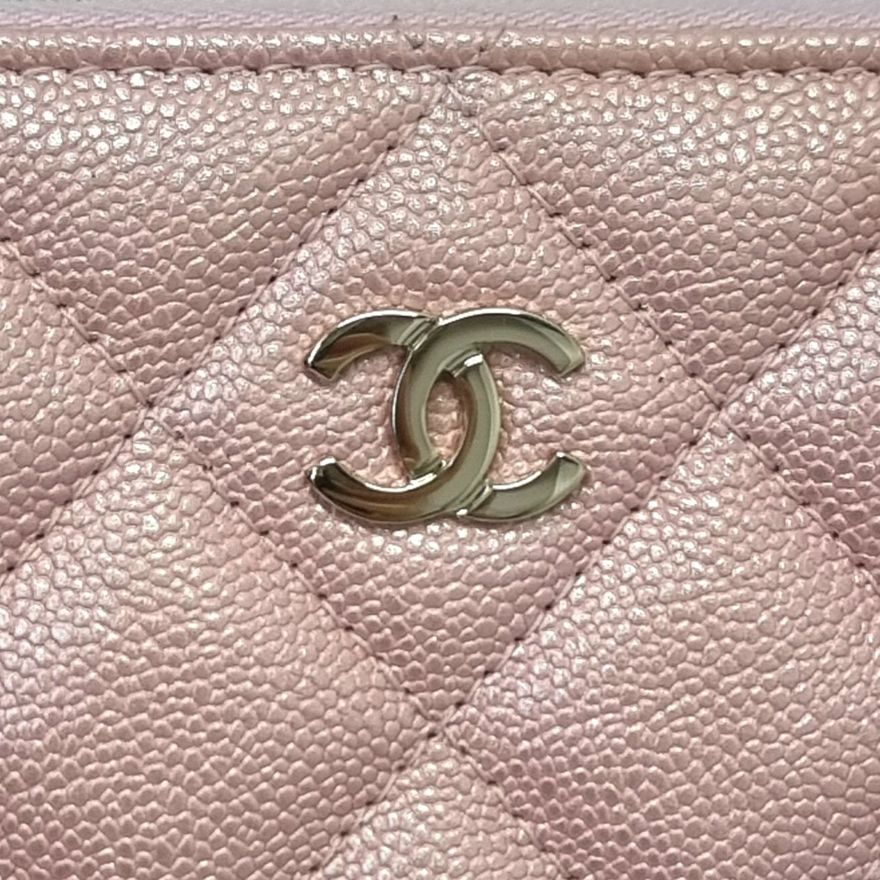 Chanel Zippy Wallet Iridescent Caviar Ghw (Pink)