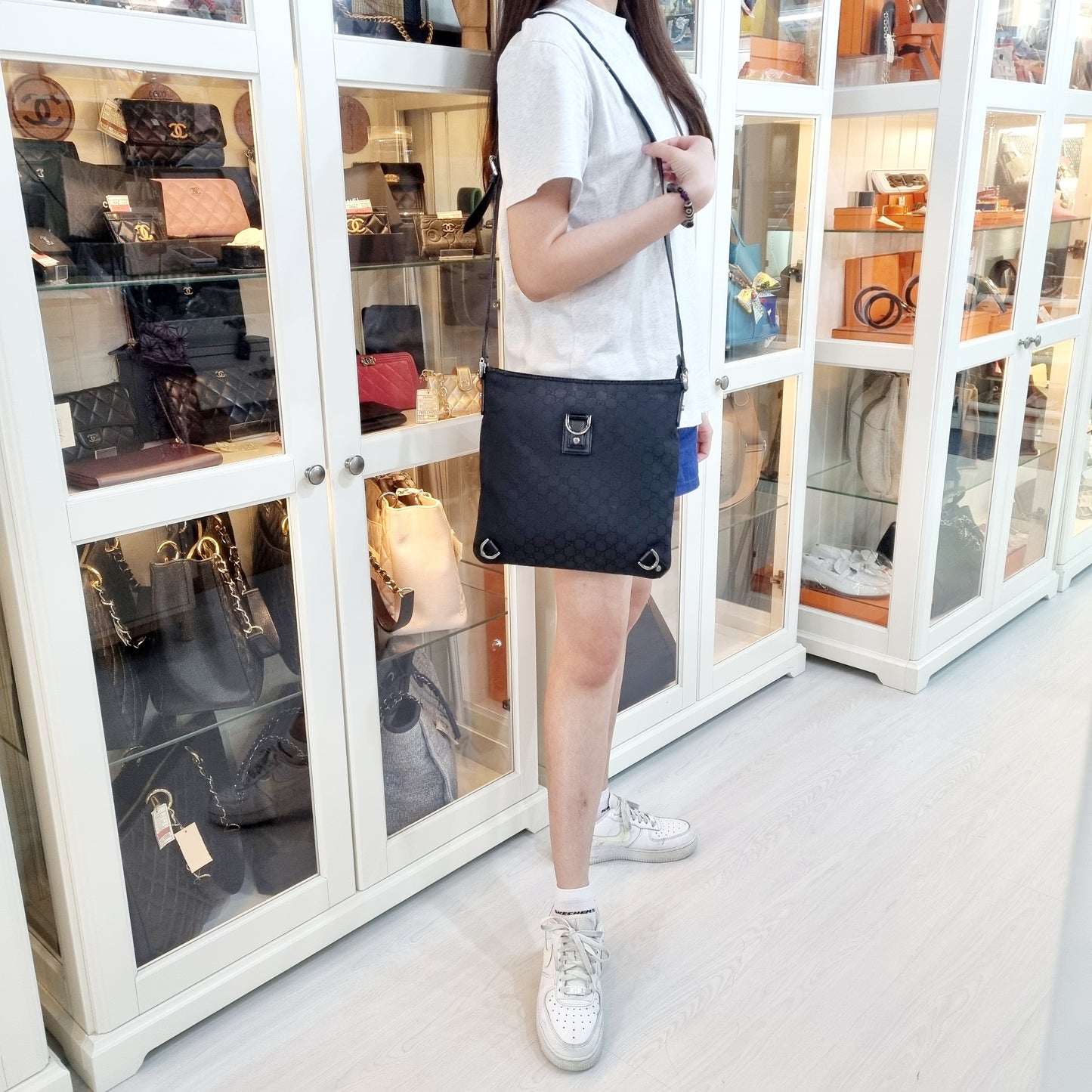 Gucci GG Abbey D-Ring Canvas Crossbody Shw (Black)