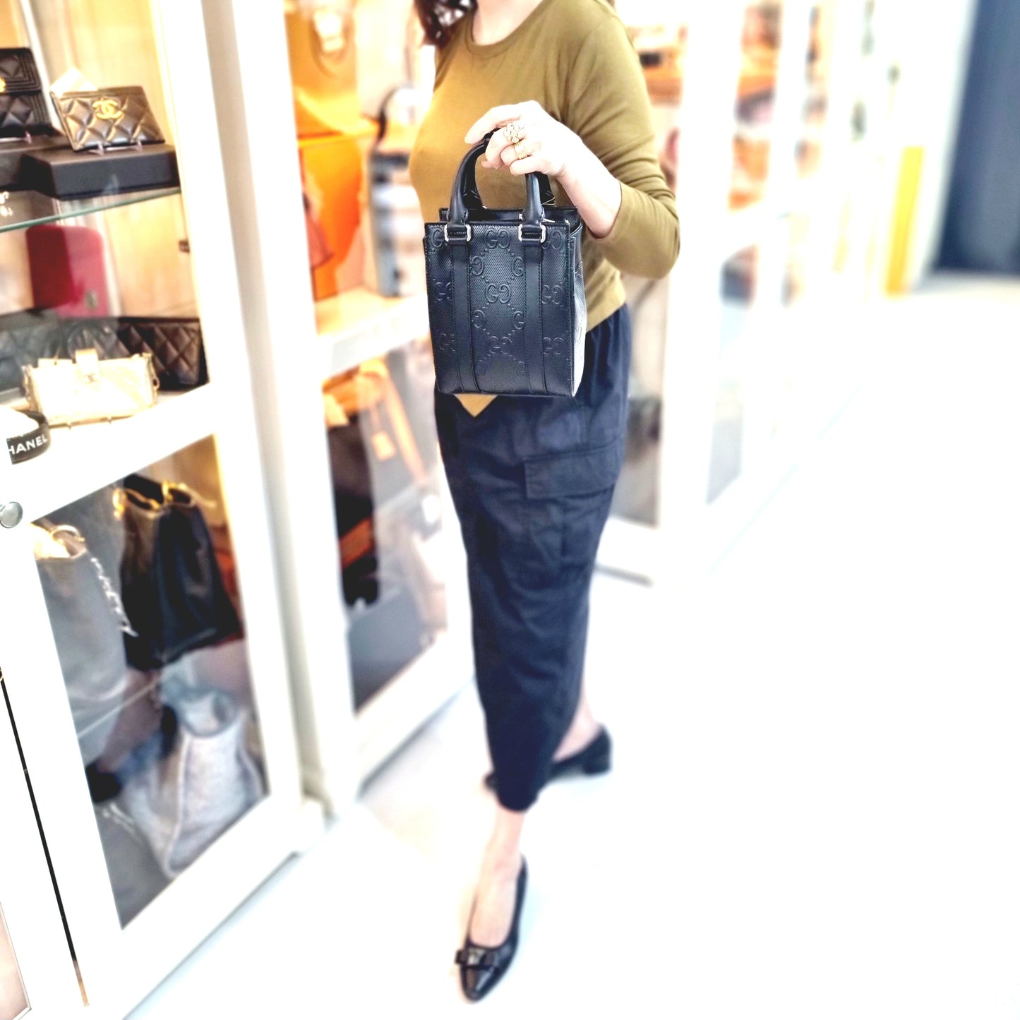 Gucci GG Embossed Mini Leather Tote Shw (Black)