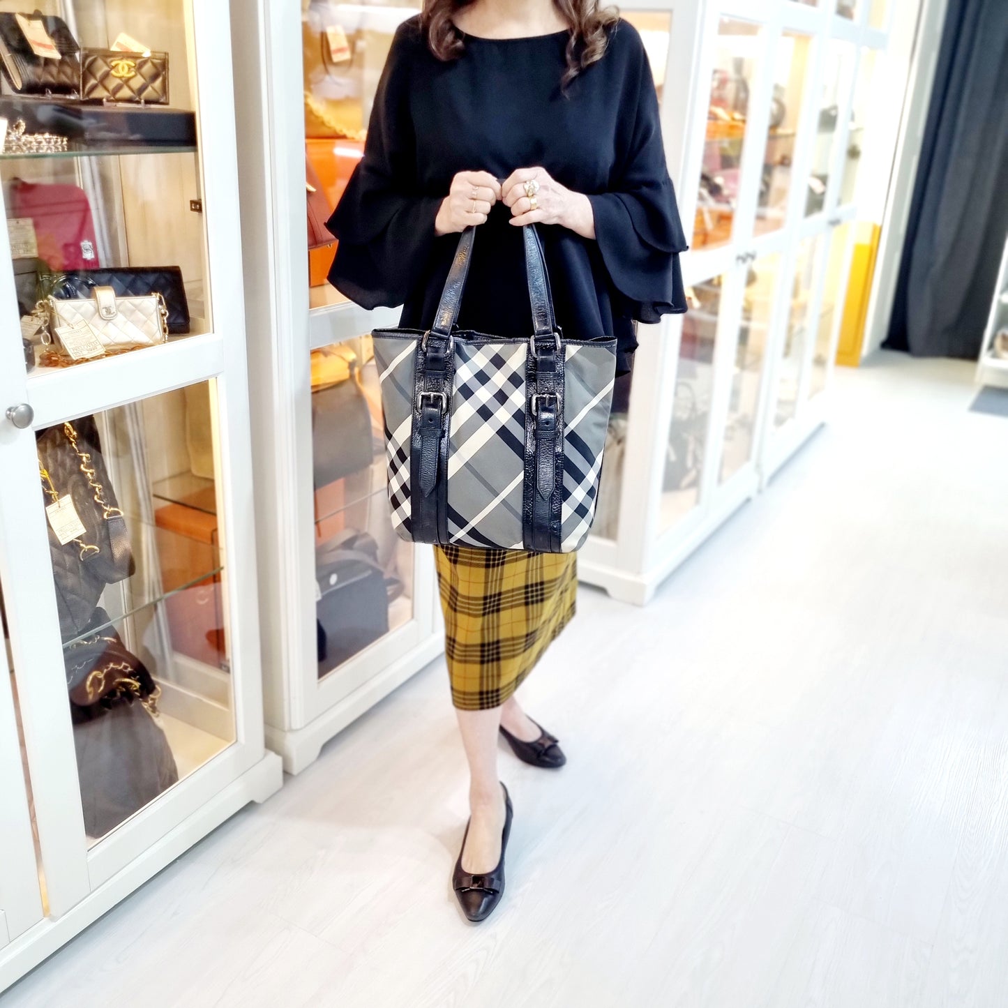 Burberry Beat Check Victoria Nylon Leather Shoulder Bag Shw (Black)