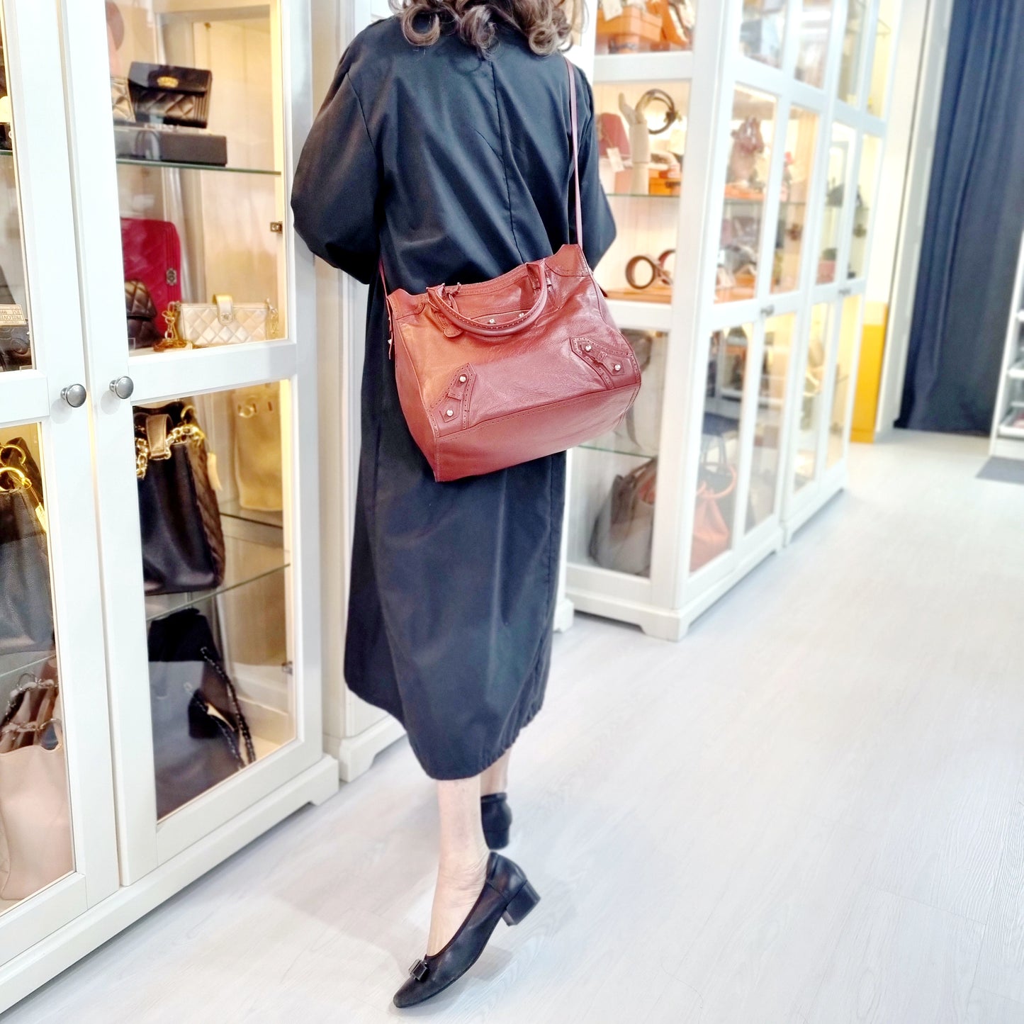 Balenciaga Agneau Classic Velo Lambskin Tote Shw (Brown)