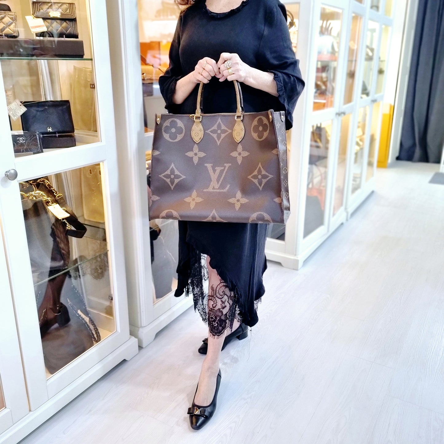 Louis Vuitton OnTheGo GM Monogram Giant Reverse Brass Hardware