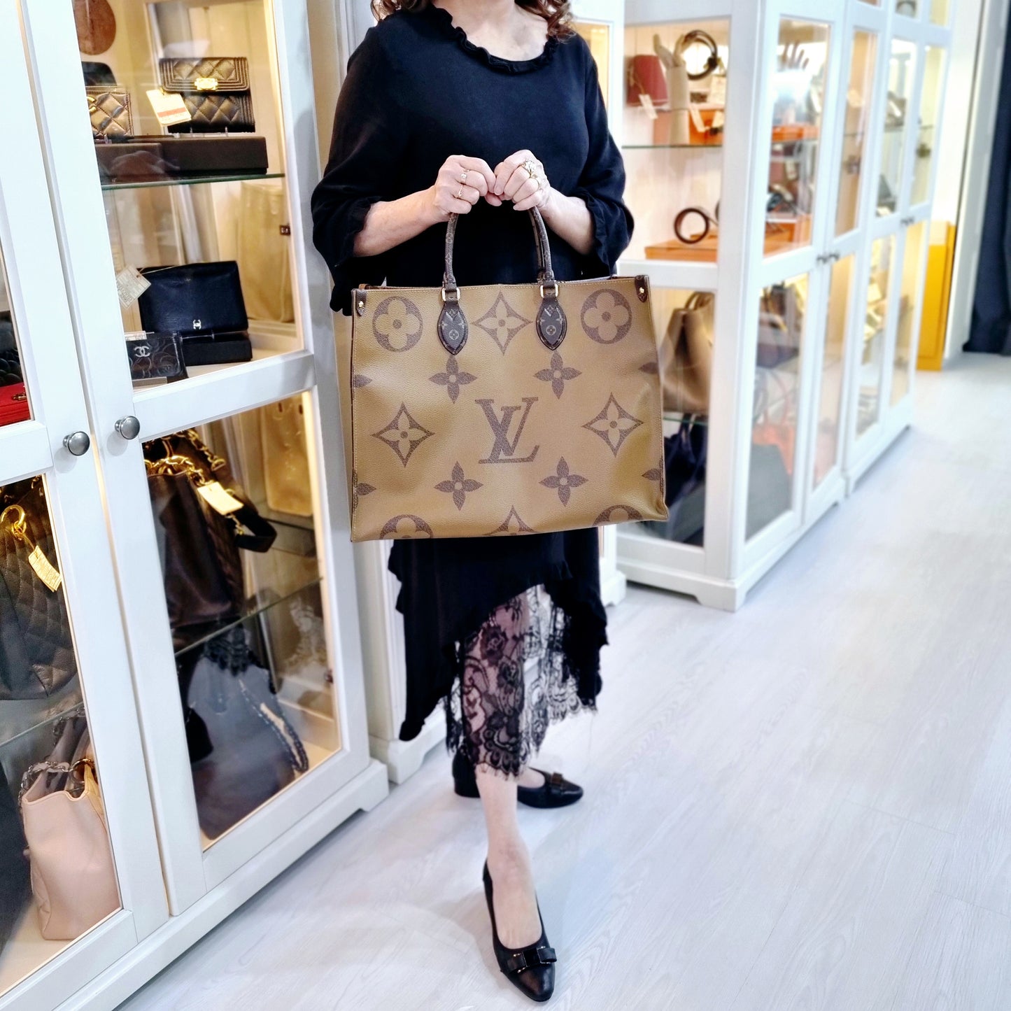 Louis Vuitton OnTheGo GM Monogram Giant Reverse Brass Hardware