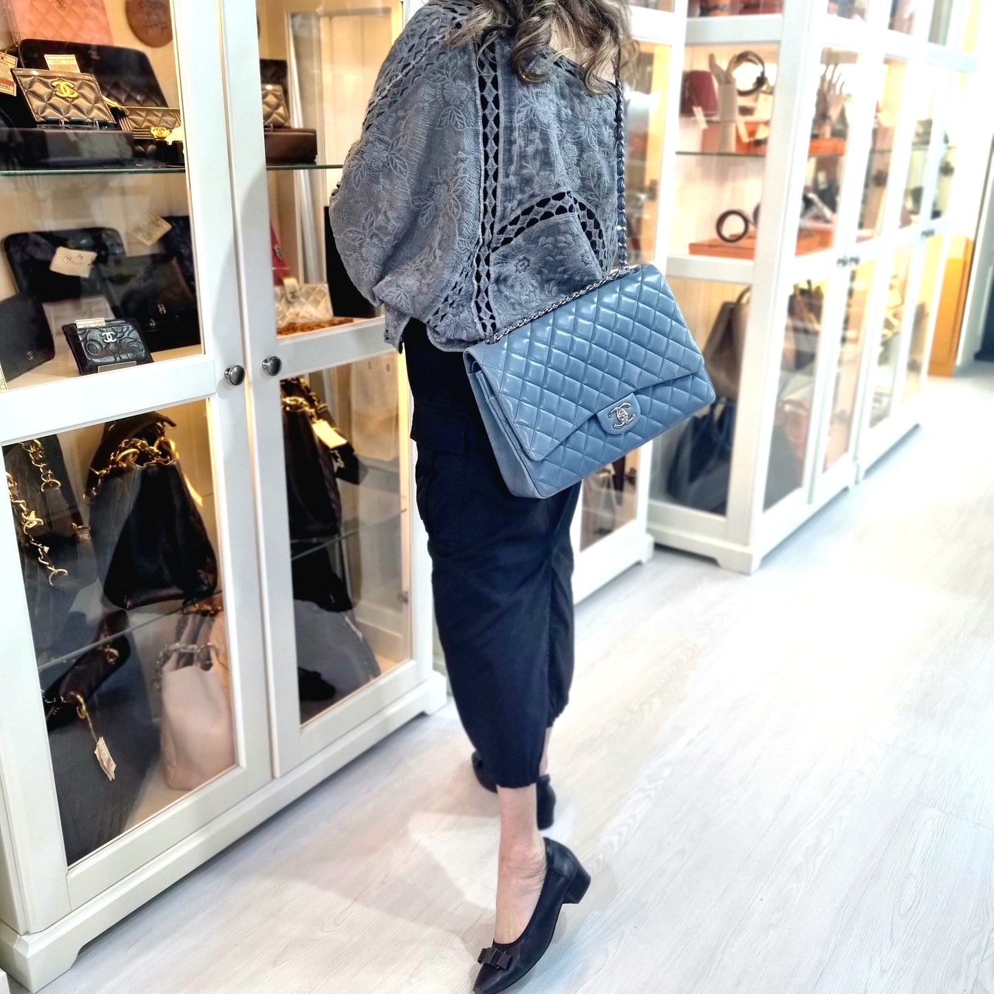 Chanel Maxi Double Flap Lambskin Shw (Light Blue)