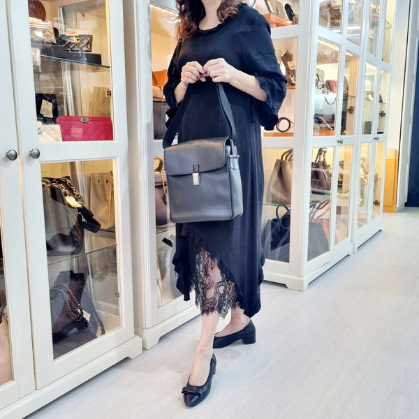 Louis Vuitton Yaranga Messenger Bag Taiga Leather Shw (Black)