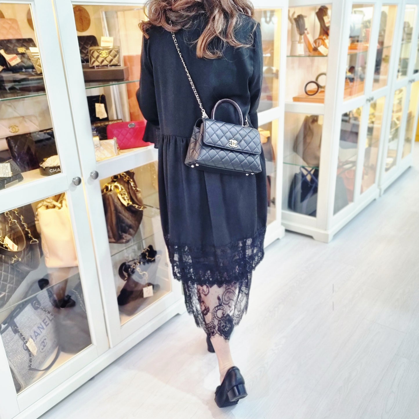 Chanel Coco Lizard Handle Small Caviar Light Gold Hw (Black)