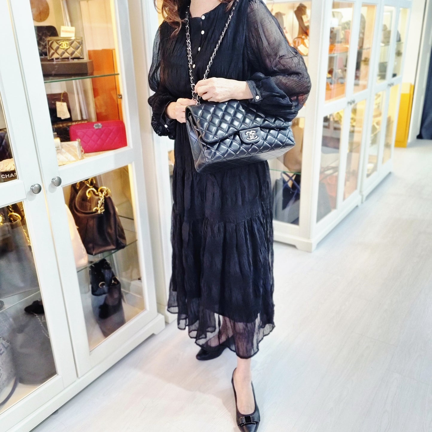 Chanel Classic Jumbo Double Flap Lambskin Shw (Black)