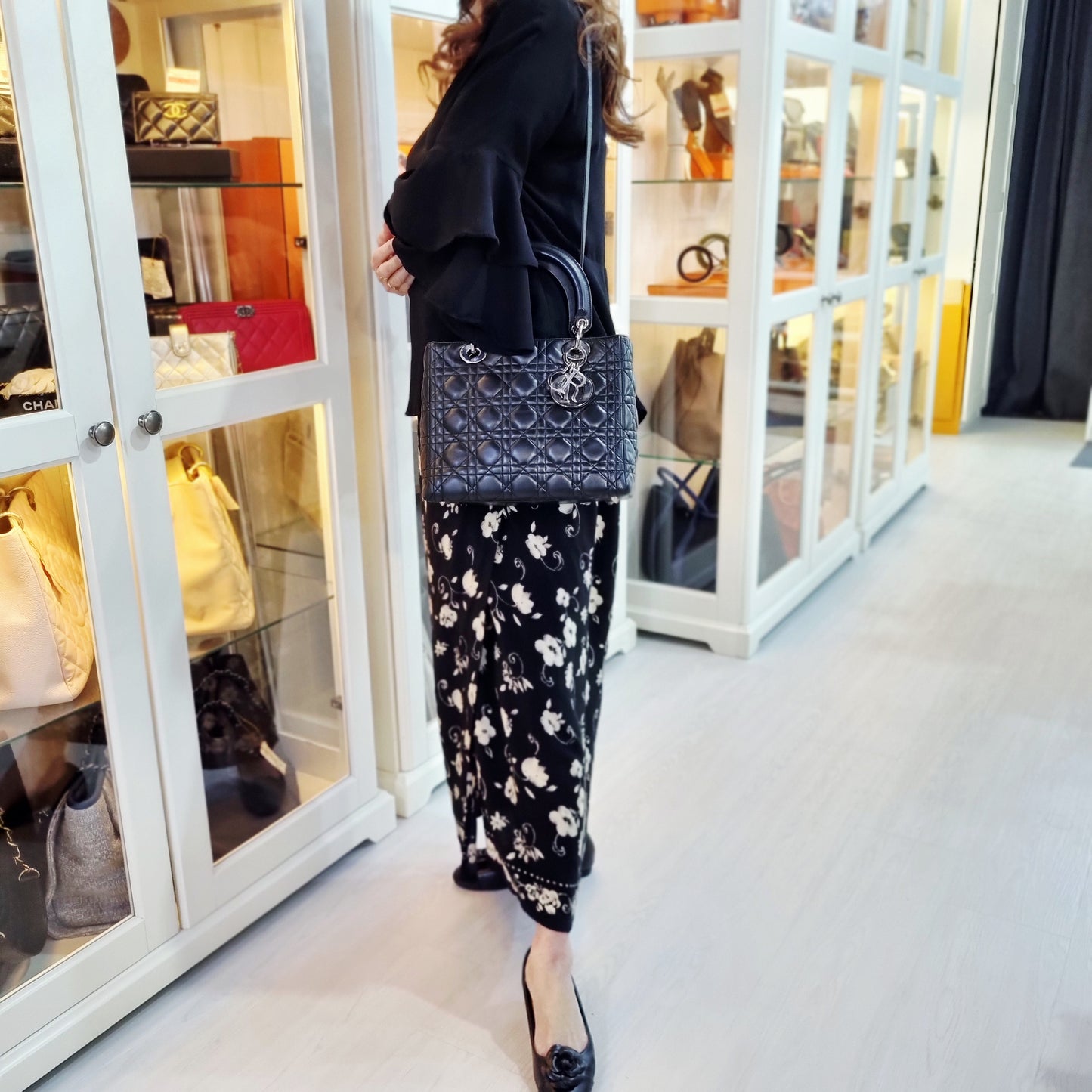 Christian Dior Lady Dior Medium Cannage Lambskin Shw (Black)