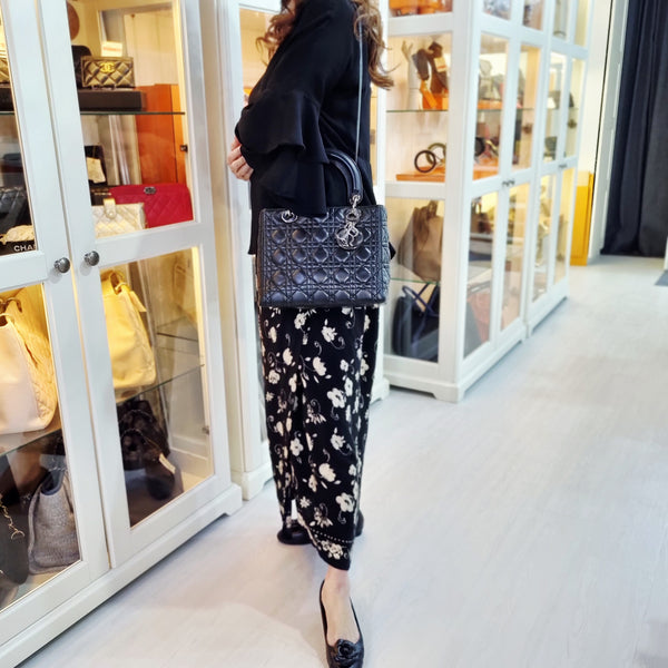 Christian Dior Lady Dior Medium Cannage Lambskin Shw (Black)