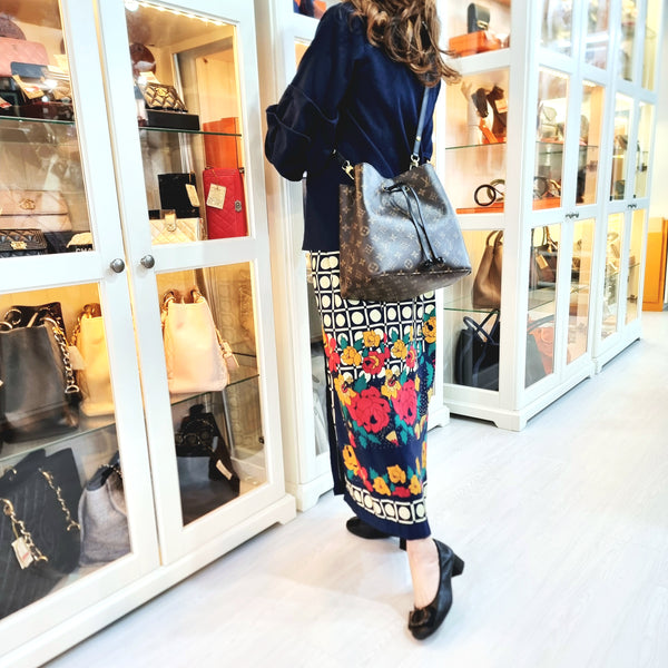 Louis Vuitton Neo Noe MM Monogram Black Ghw