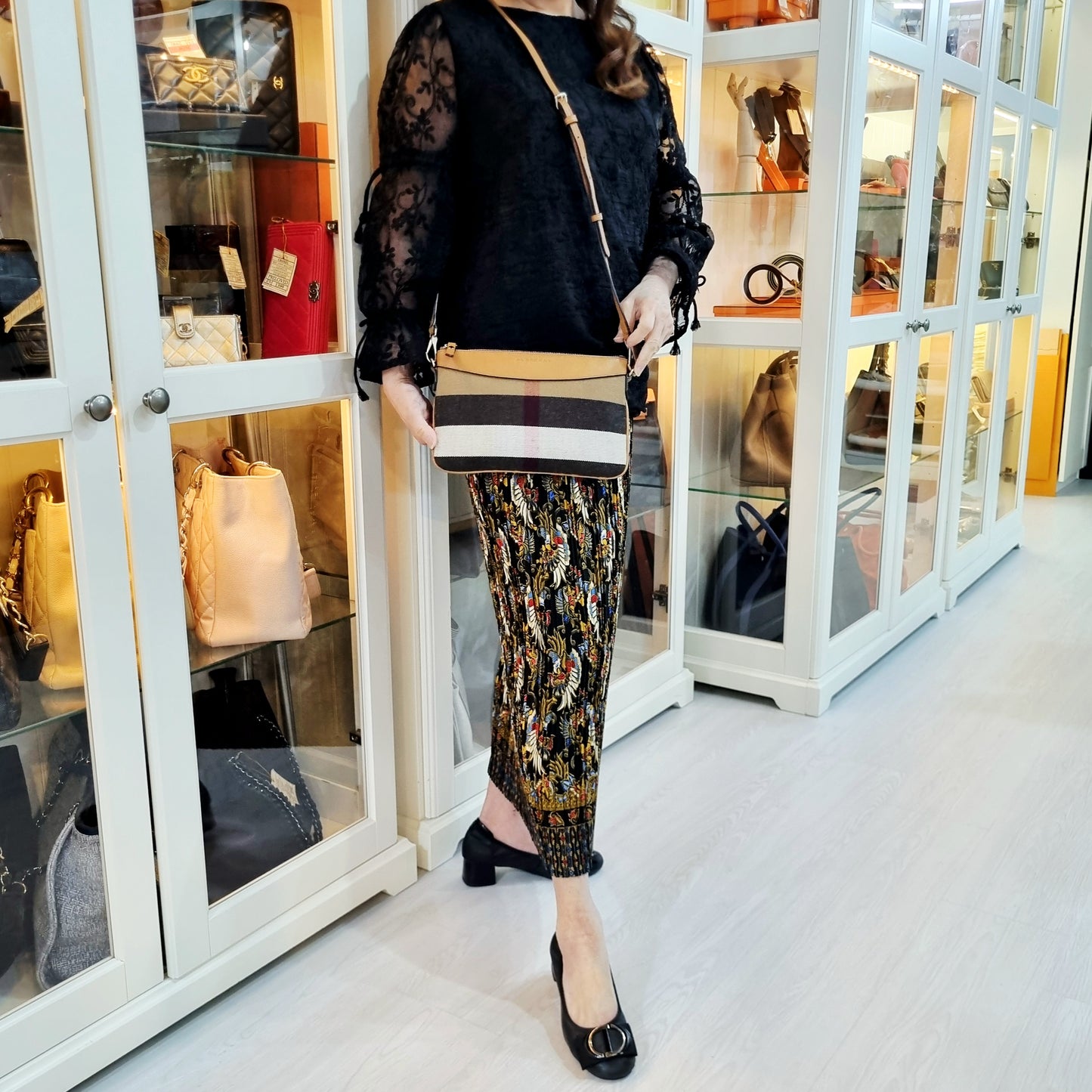 Burberry Peyton House Check Canvas Crossbody Shw (Brown)