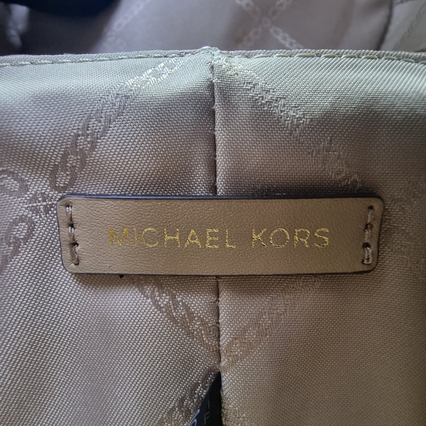 Michael Kors Bedford Travel Logo Stripe Crossbody Ghw (White/Camel/Cantaloupe)