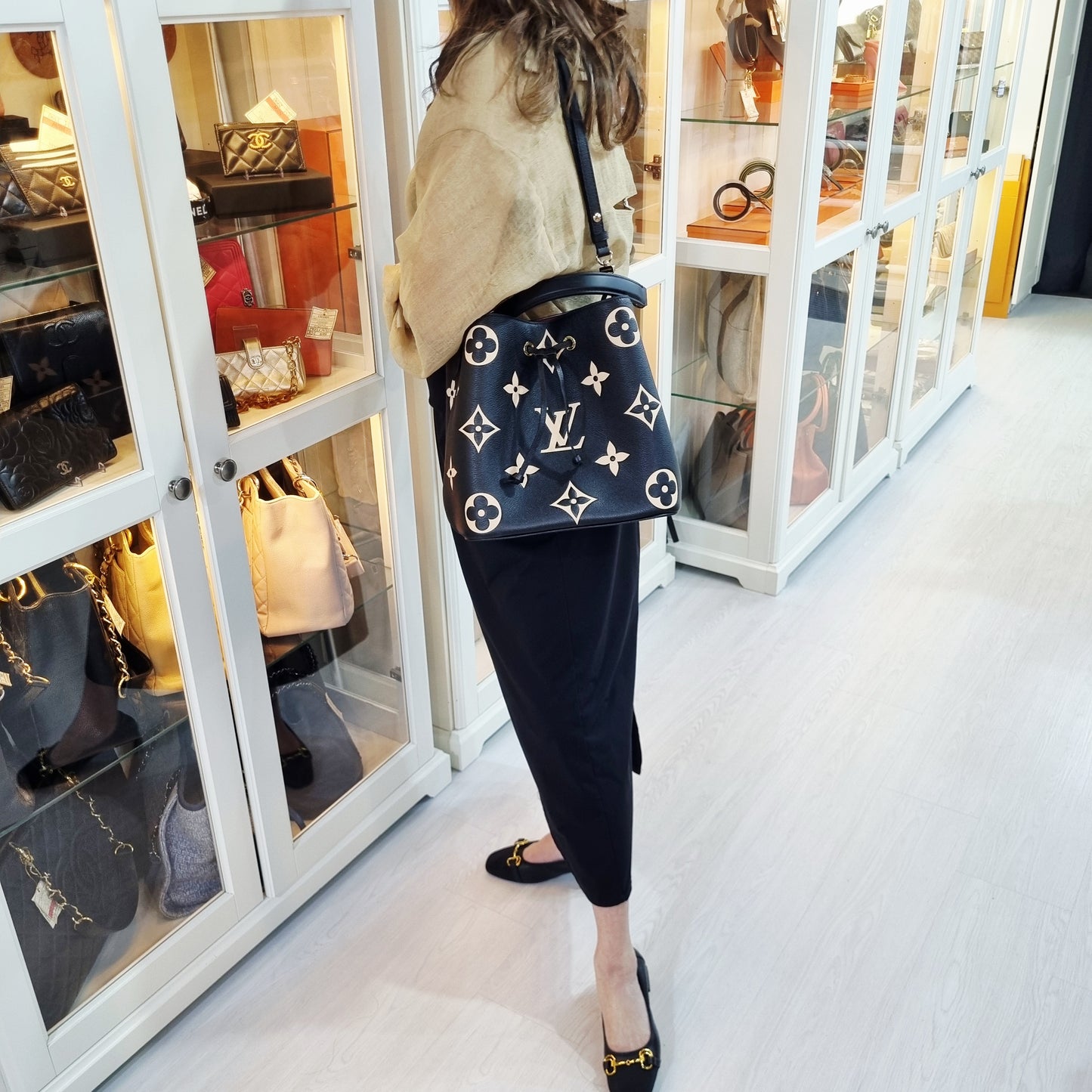 Louis Vuitton Neo Noe MM Bicolour Monogram Empriente Leather Ghw (Black/Beige)