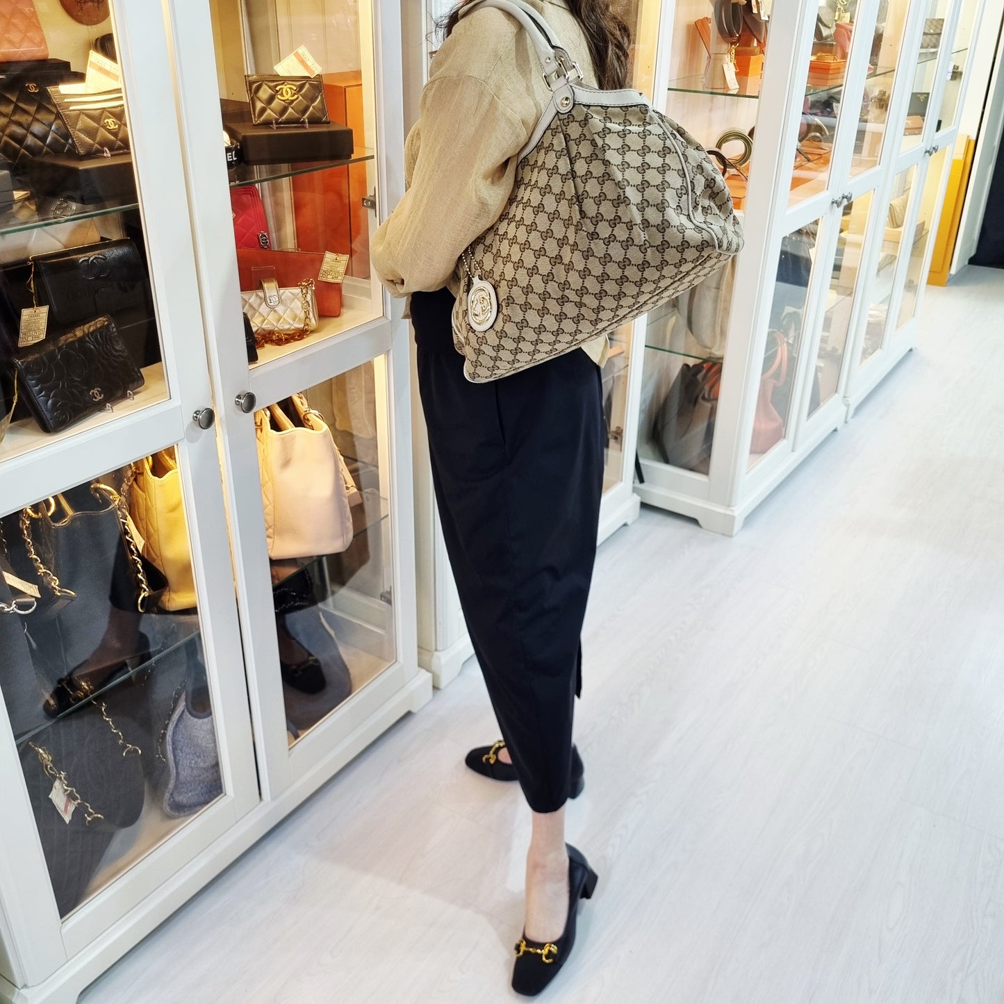 Gucci GG Sukey Canvas Hobo Bag Ghw (Beige)