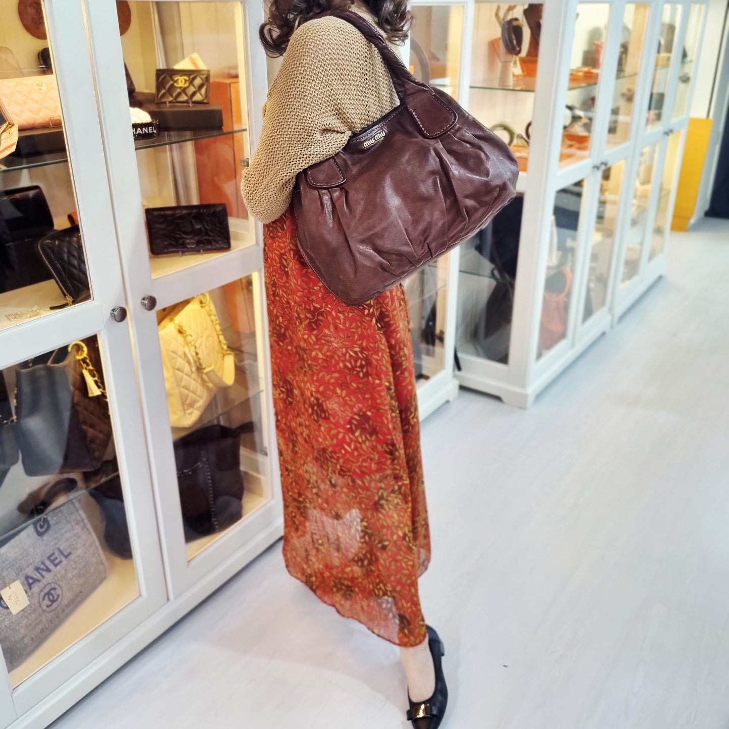 Miu Miu Leather Shoulder Bag Ghw (Dark Brown)