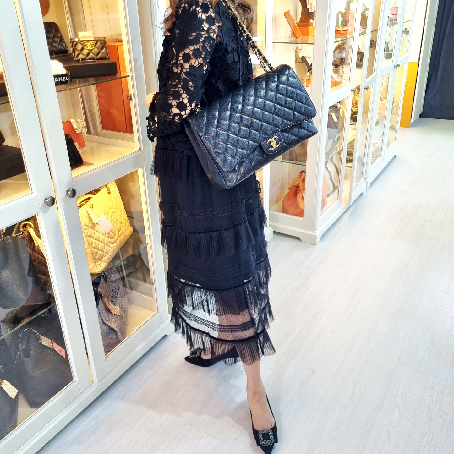 Chanel Classic Maxi Double Flap Caviar Ghw (Black)