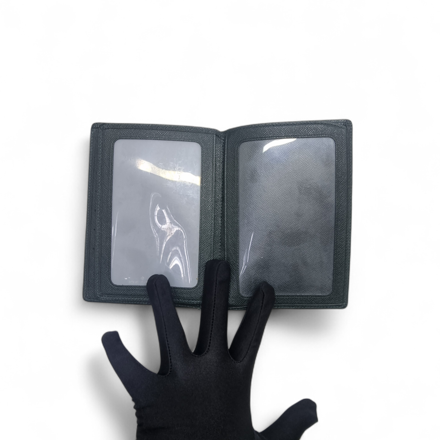 Louis Vuitton Passport Holder/Card Holder Taiga Leather (Dark Green)