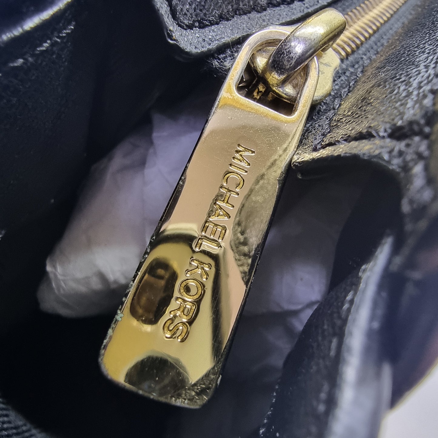 Michael Kors Selma Medium Saffiano Leather Crossbody Ghw (Black)