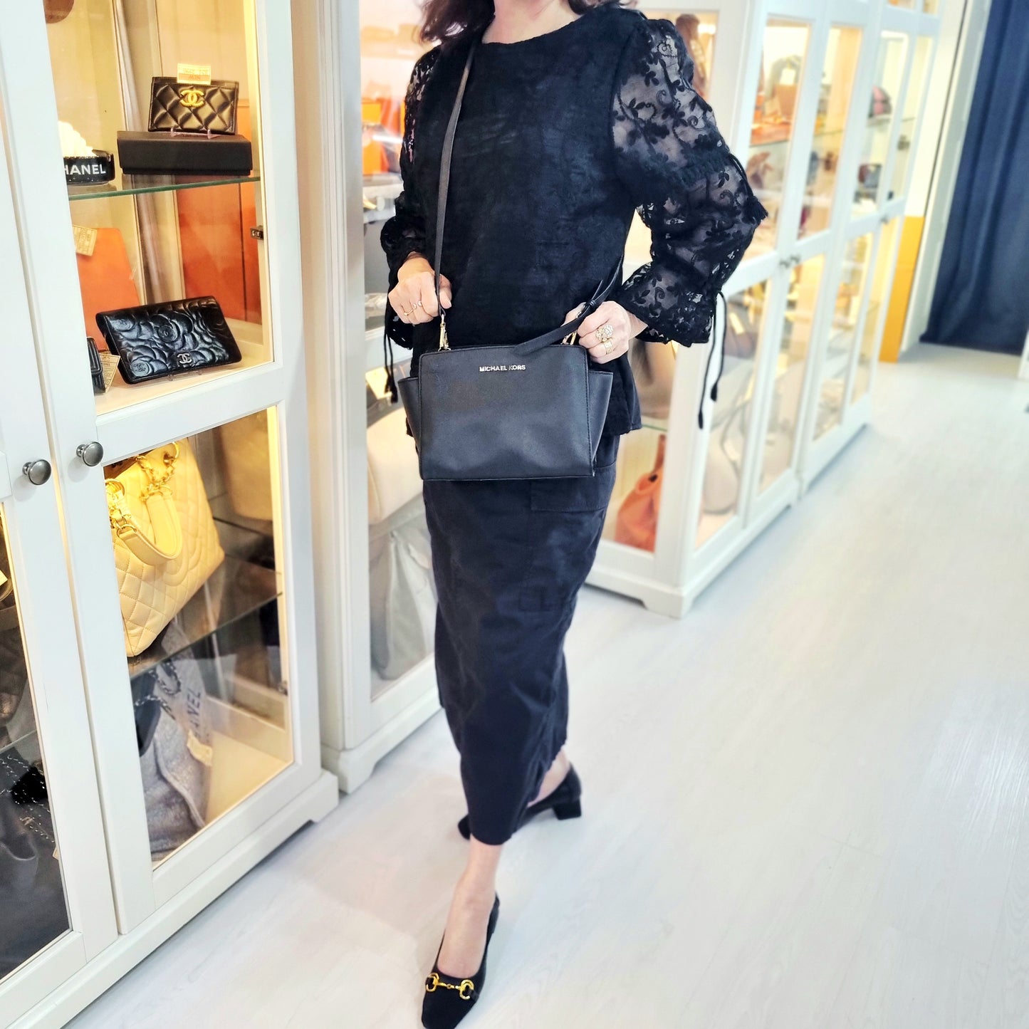 Michael Kors Selma Medium Saffiano Leather Crossbody Ghw (Black)