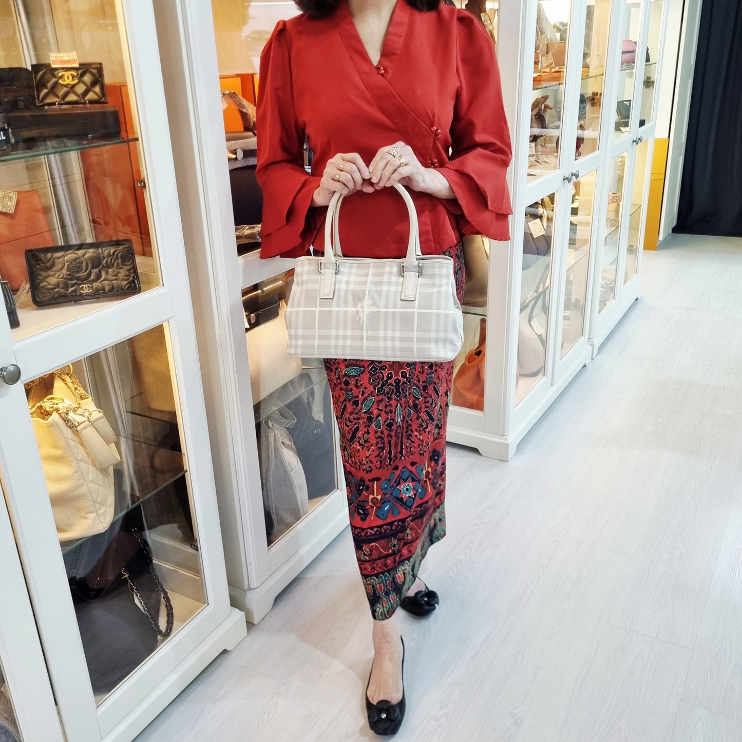 Burberry London Canvas Haymarket Check Shoulder Bag Shw (Light Grey)