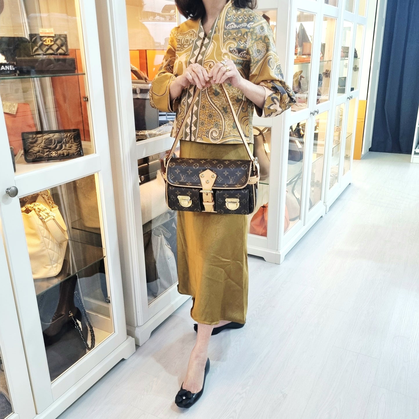 Louis Vuitton Hudson PM Monogram Ghw