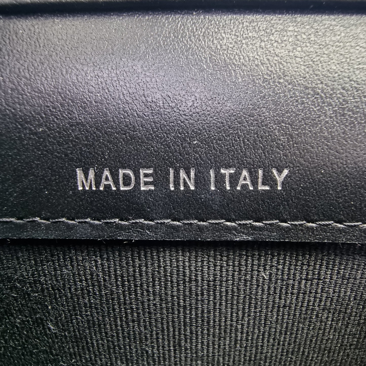 Chanel Boy Curve Mini Caviar Shw (Black)