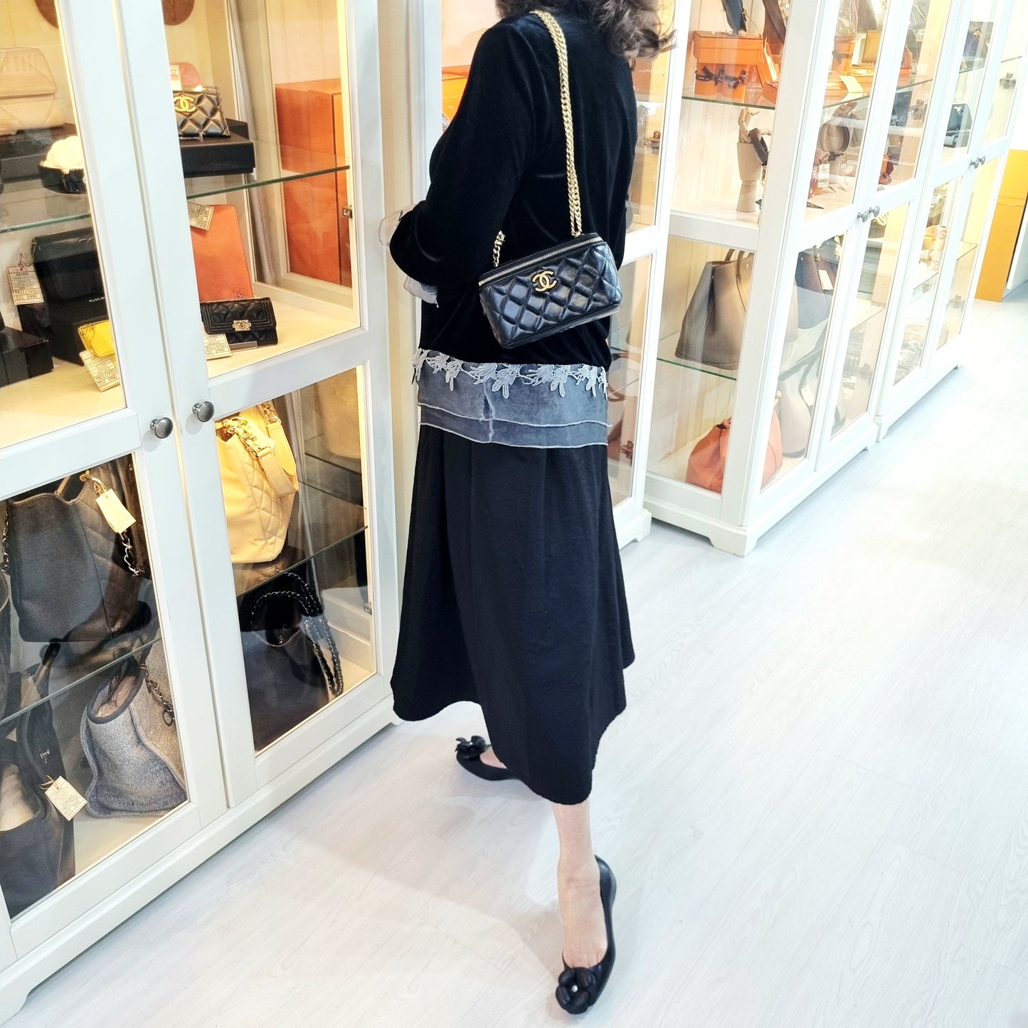 Chanel Vanity Case Lambskin Ghw (Black)