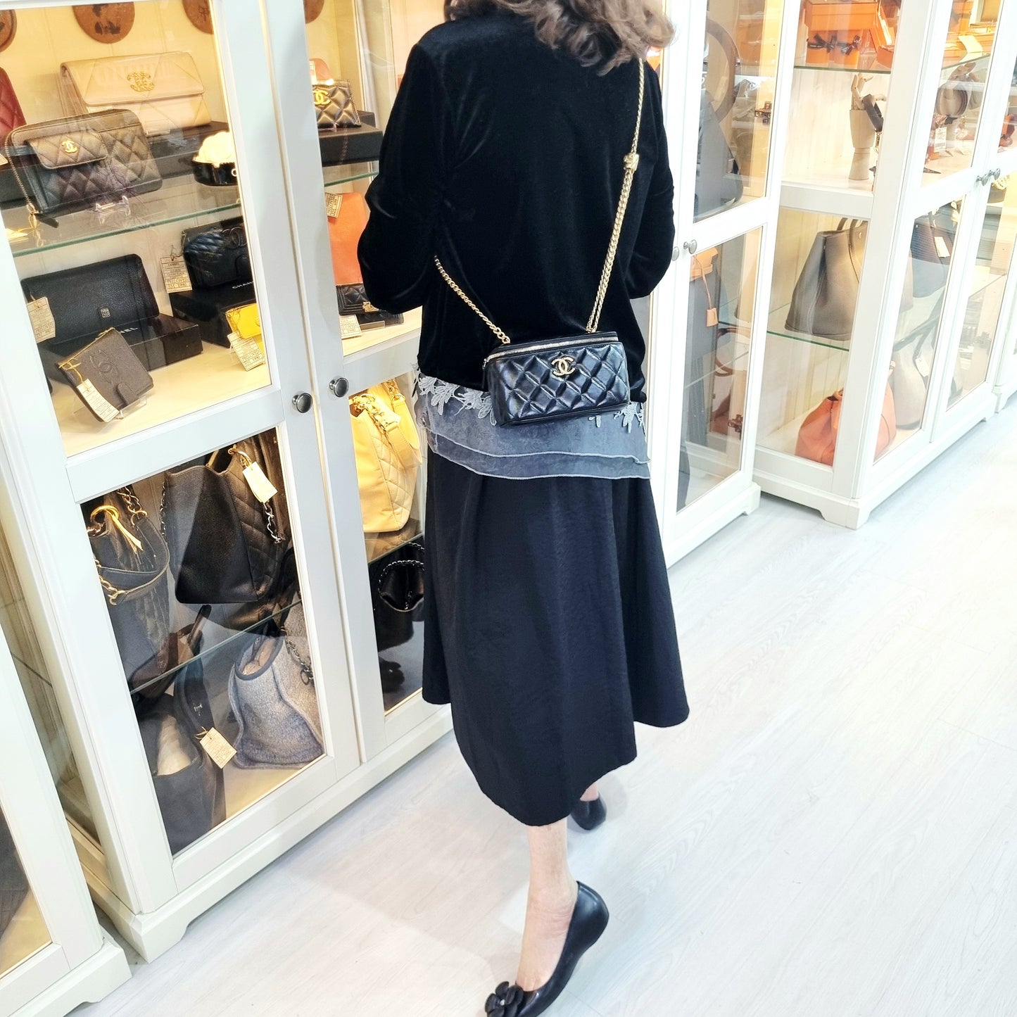 Chanel Vanity Case Lambskin Ghw (Black)