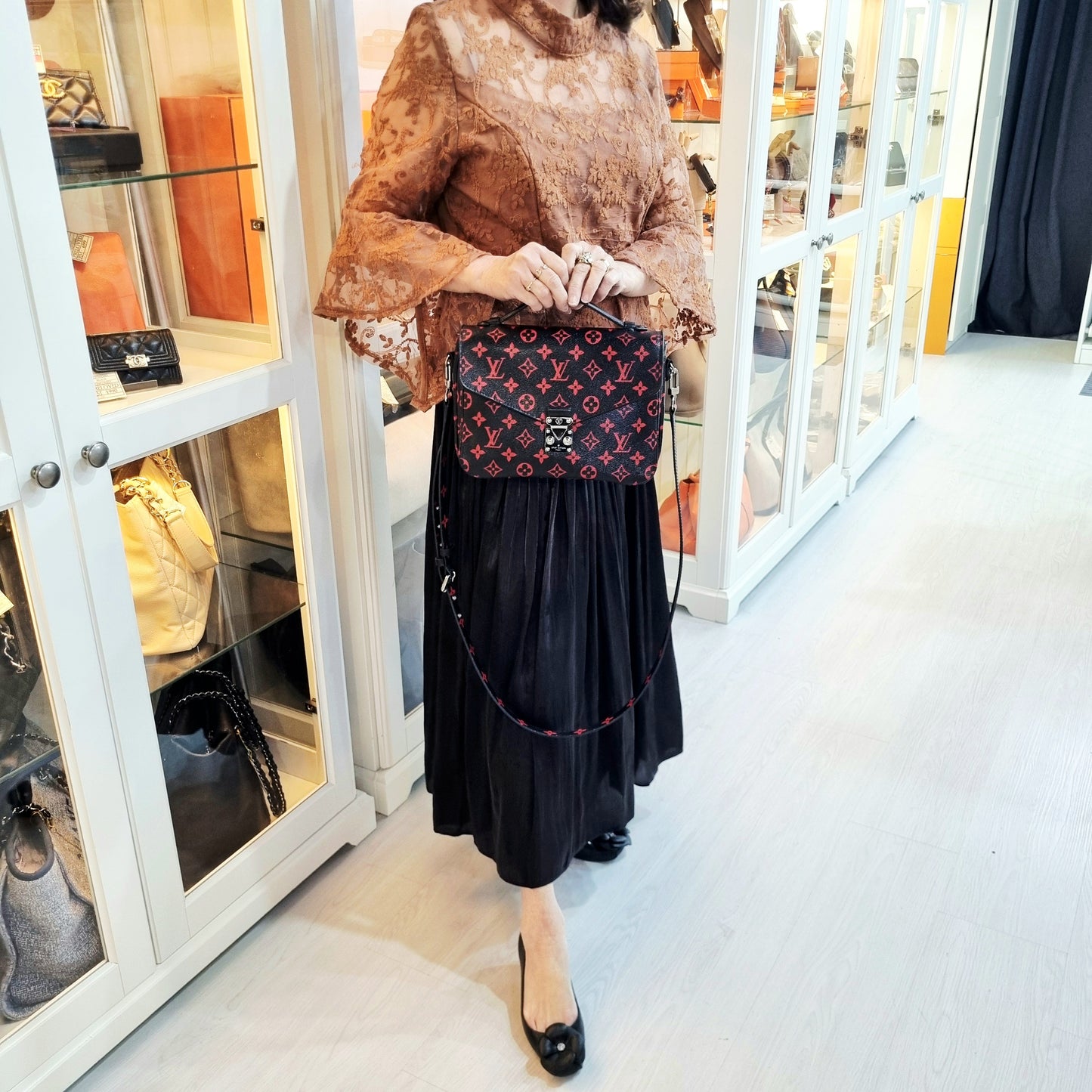 Louis Vuitton Pochette Metis Monogram Infrarouge Ghw