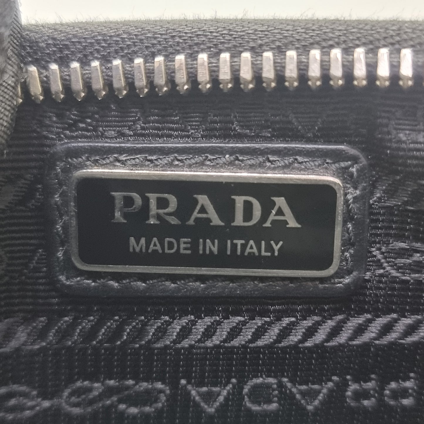 Prada 2VH129 Spazzolato Leather Crossbody Shw (Black)