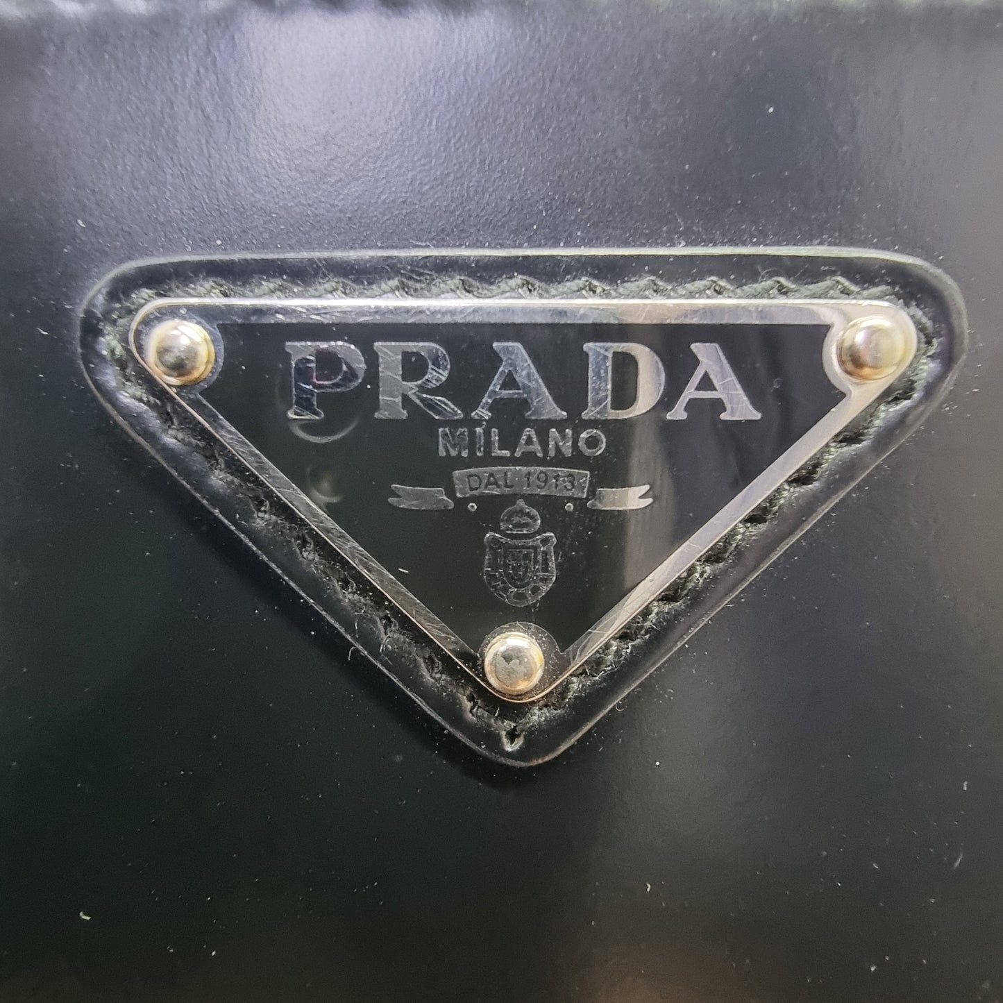 Prada 2VH129 Spazzolato Leather Crossbody Shw (Black)