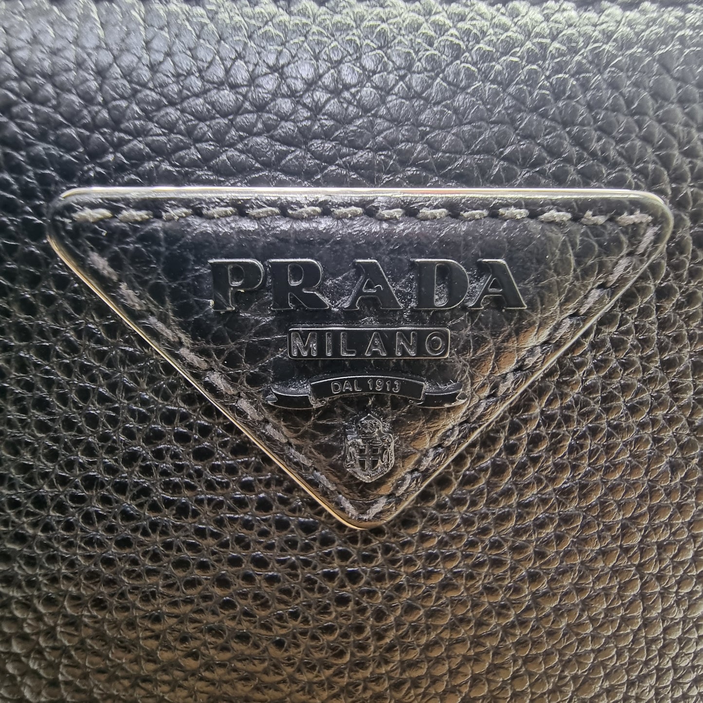 Prada Borsello Men Wrist Clutch Grained Calfskin Leather Shw (Black)