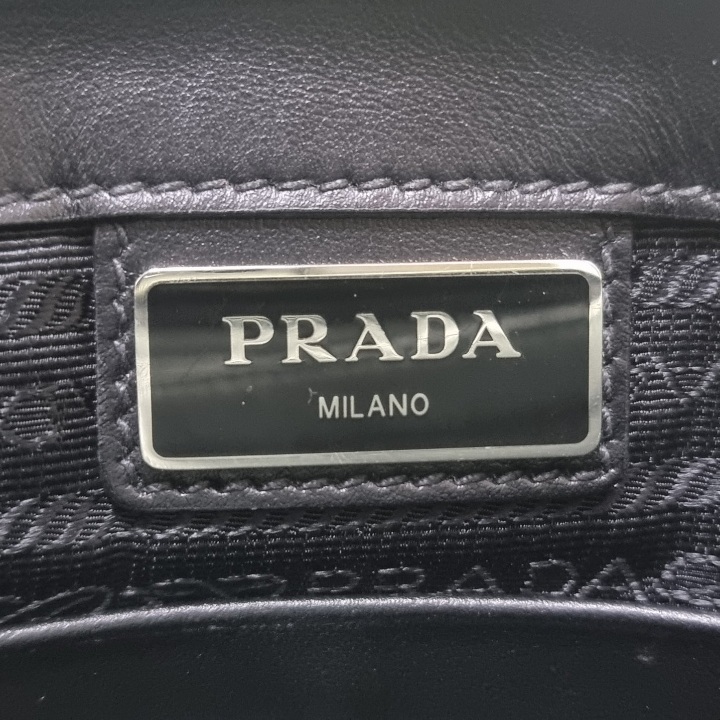 Prada Borsello Men Wrist Clutch Grained Calfskin Leather Shw (Black)