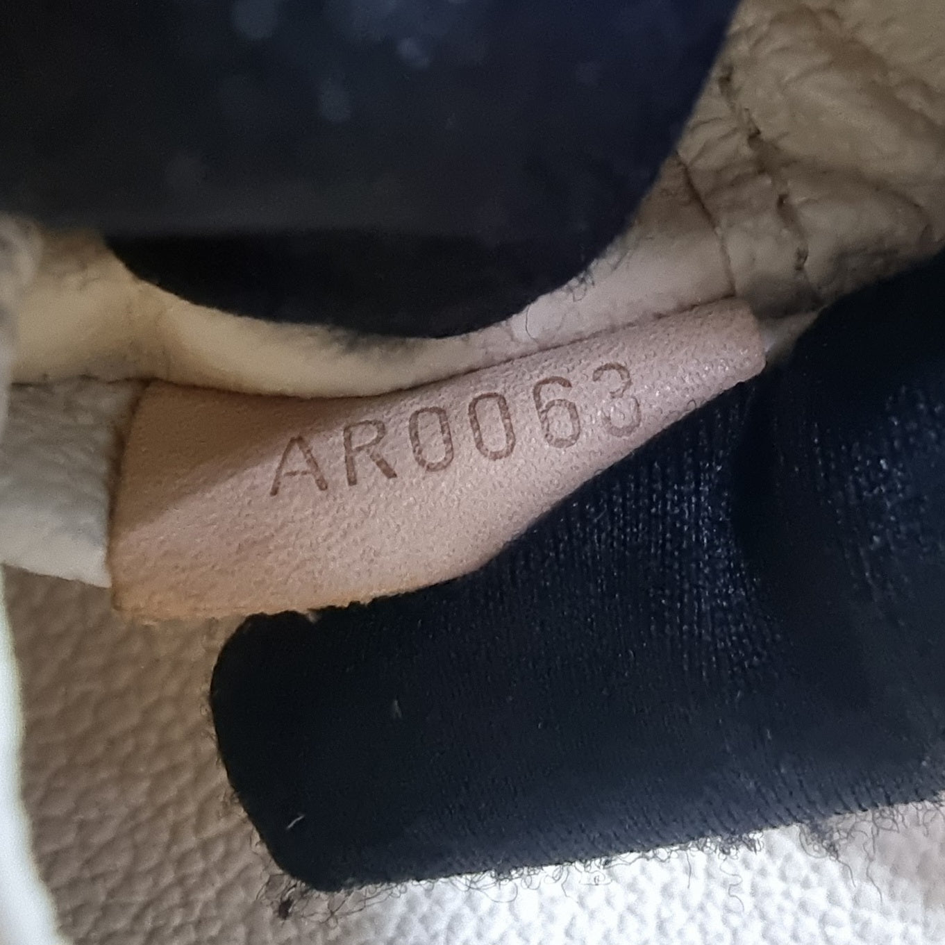 Louis Vuitton Spontini Monogram Ghw