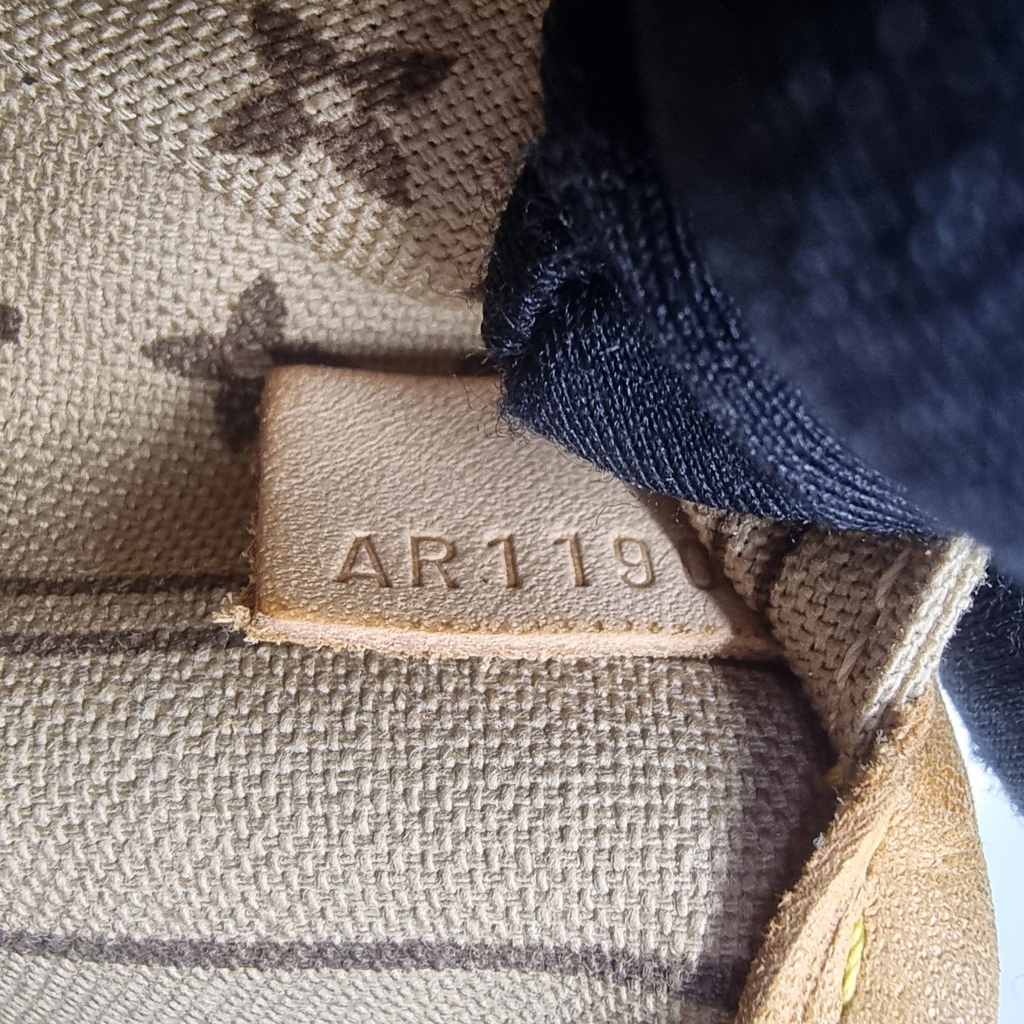 Louis Vuitton Neverfull MM Monogram Ghw