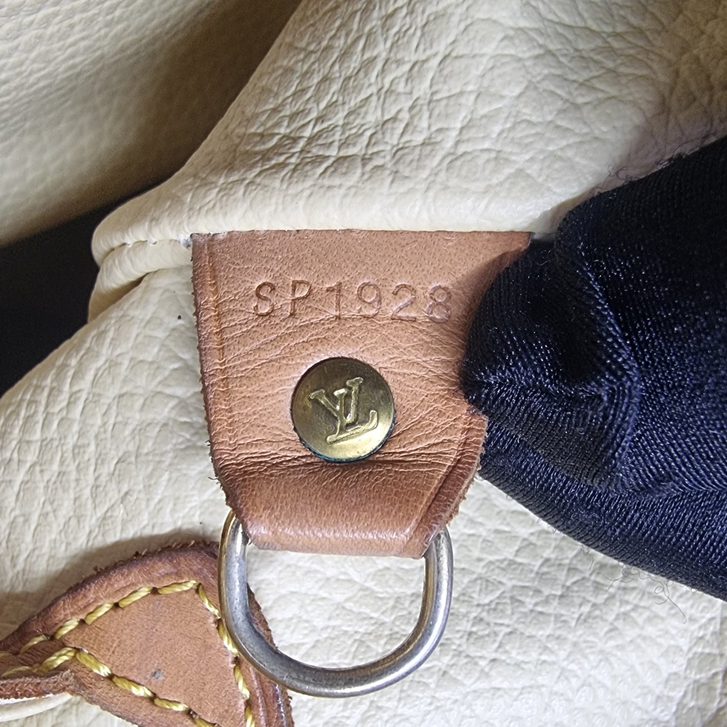 Louis Vuitton Bucket Bag GM Monogram Ghw