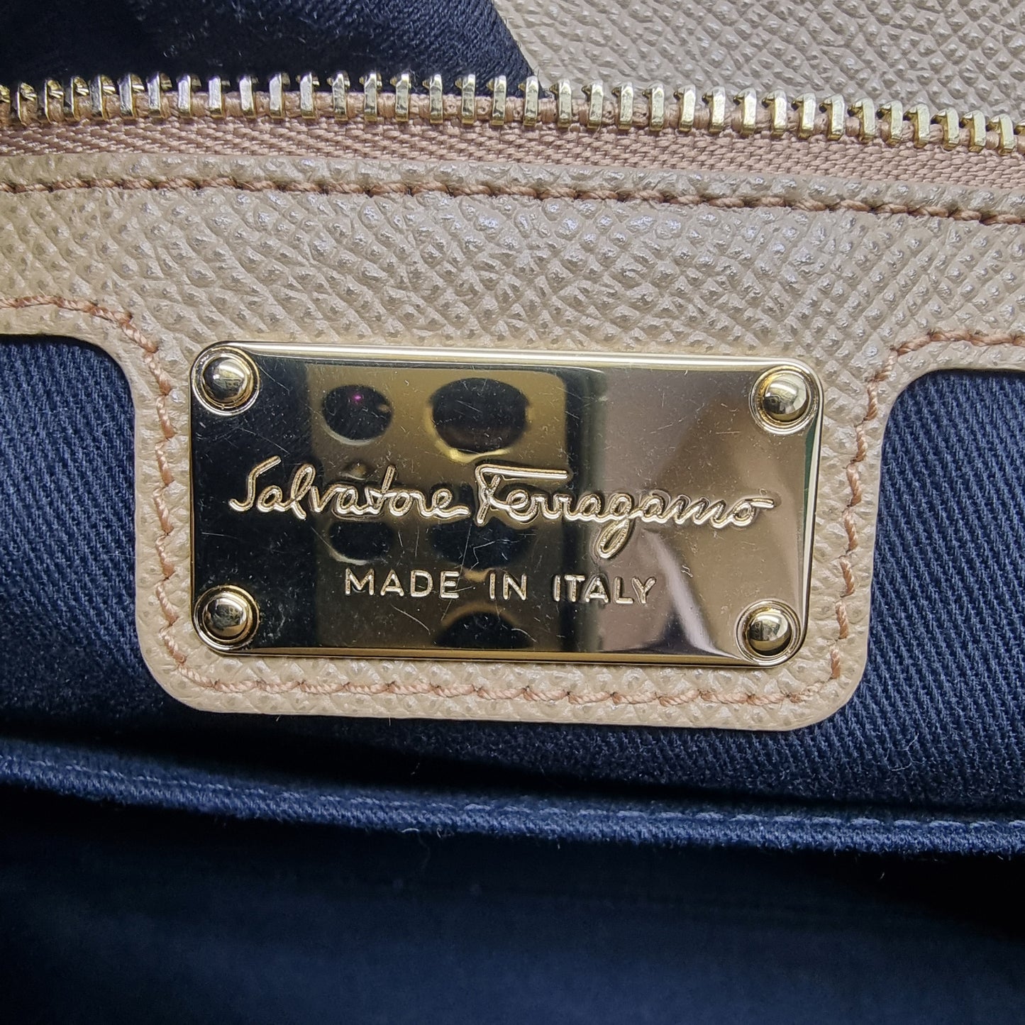 Salvatore Ferragamo Vara Bow Pebbled Leather Tote Bag Ghw (Beige)