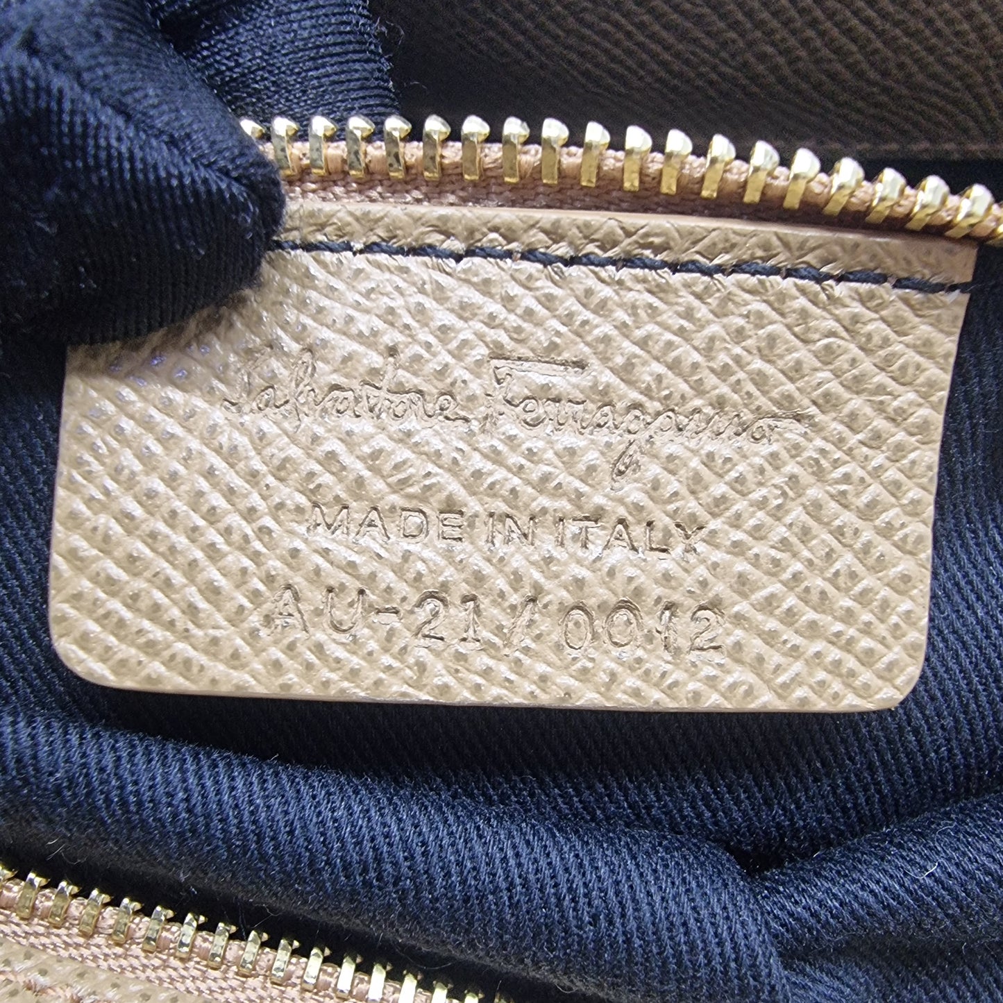 Salvatore Ferragamo Vara Bow Pebbled Leather Tote Bag Ghw (Beige)