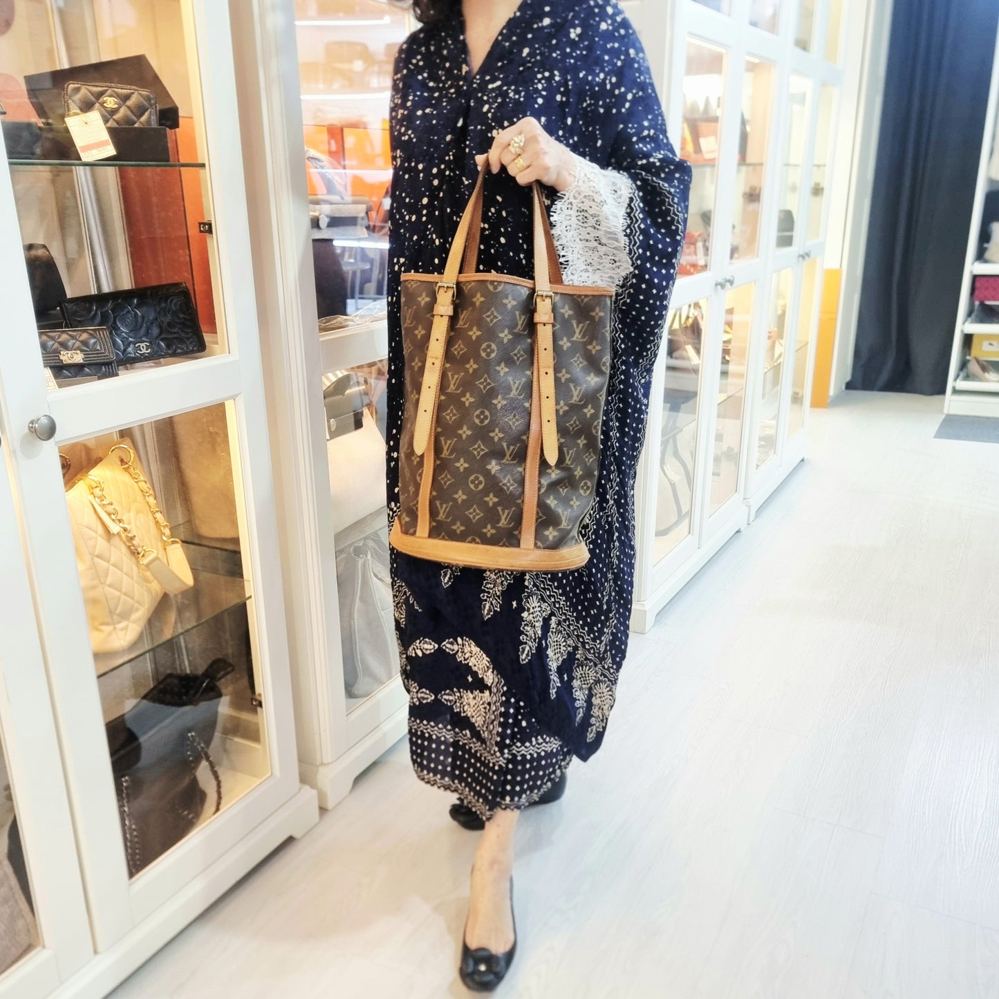 Louis Vuitton Bucket Bag GM Monogram Ghw